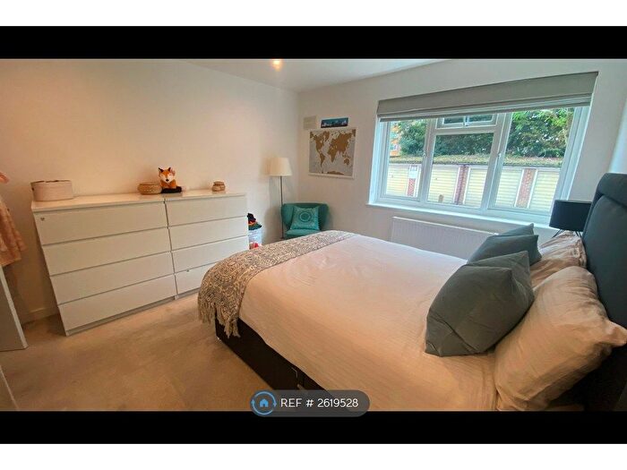 2 Bedroom Flat To Rent In Adelaide Road, Surbiton, KT6