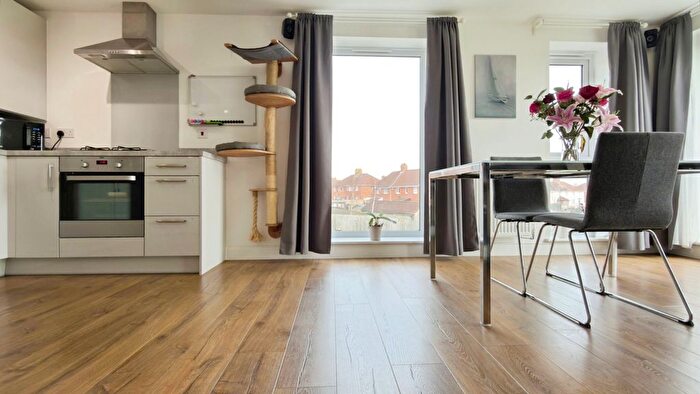 2 Bedroom Flat For Sale In Flat, Abrahams Close, Knowle, Bristol, BS4