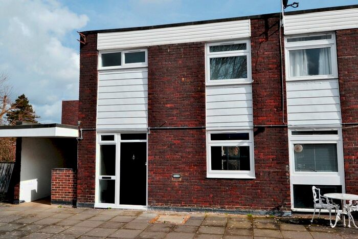 3 Bedroom Maisonette To Rent In St Richards Court, Ashburnham Road, Ham, Richmond TW10