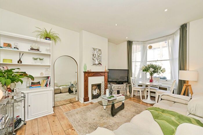 2 Bedroom Maisonette For Sale In Yeldham Road, London, W6