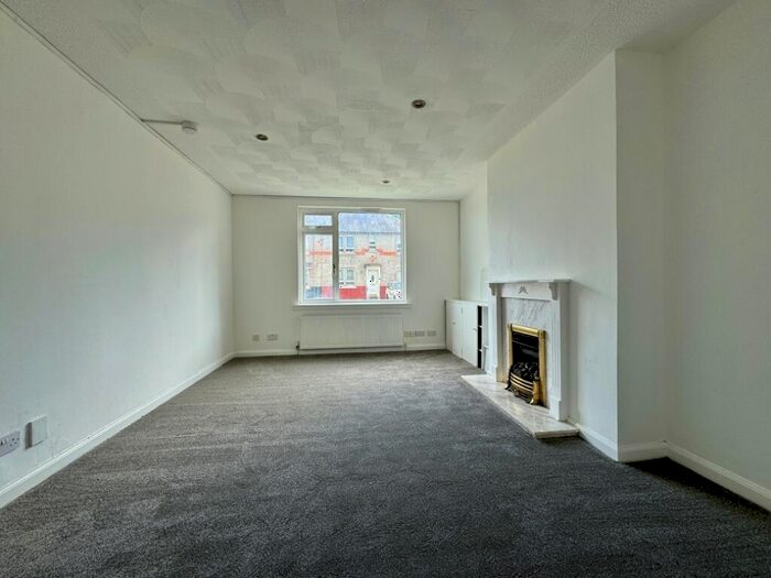 2 Bedroom Ground Maisonette To Rent In Hill Street, Hamilton, Lanarkshire, ML3