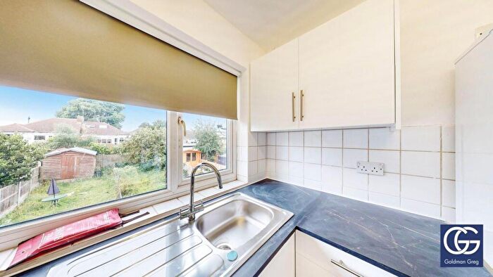 2 Bedroom Maisonette To Rent In Fullwell Avenue, Ilford, IG5