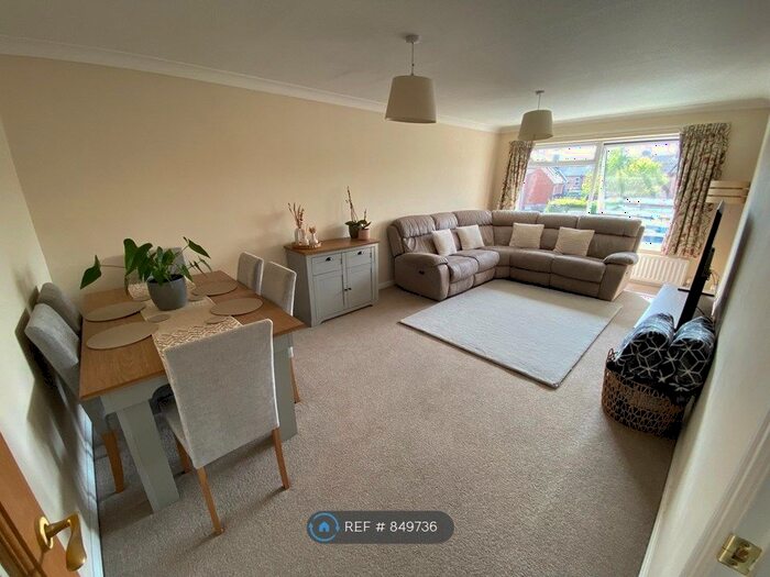 2 Bedroom Flat To Rent In Riversdale, Wimborne, BH21