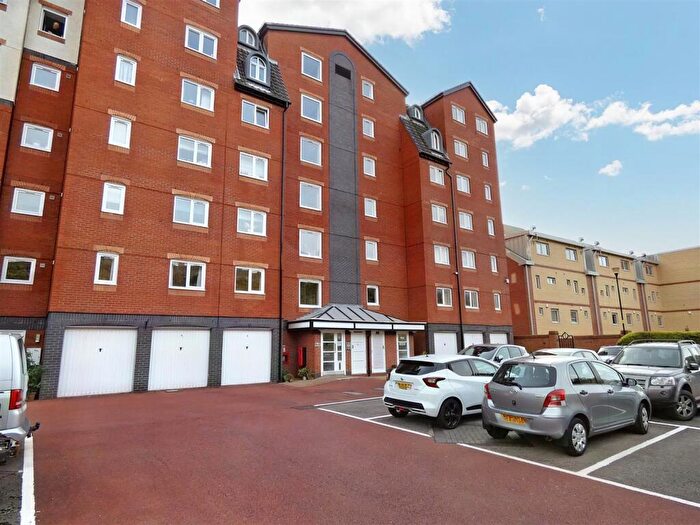 3 Bedroom Apartment For Sale In Dolphin Quay, North Shields, NE29