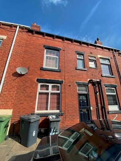 4 Bedroom Terraced House To Rent In Hardy Terrace, Leeds, LS11