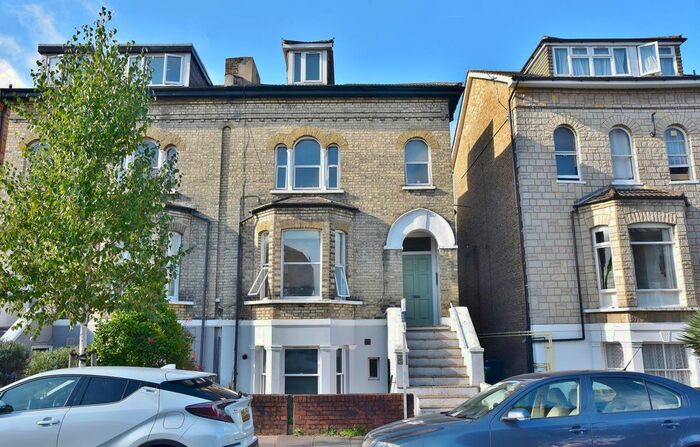 2 Bedroom Flat To Rent In Stanley Road, Teddington, TW11