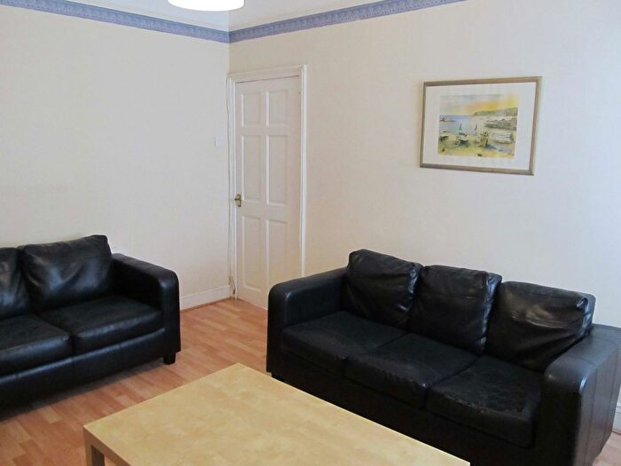 2 Bedroom Flat To Rent In Balmoral Terrace, Heaton, Newcastle Upon Tyne, NE6