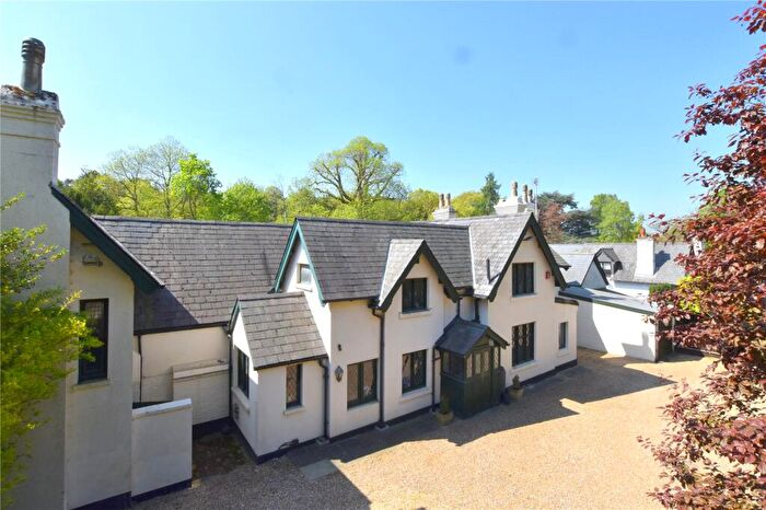 5 Bedroom Detached House For Sale In Byfleet Road, Cobham, KT11