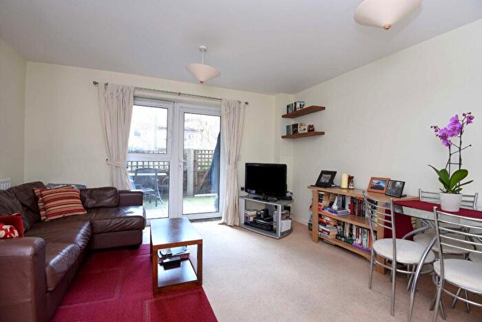 1 Bedroom Flat To Rent In Great Chart Street, Wandsworth, SW11