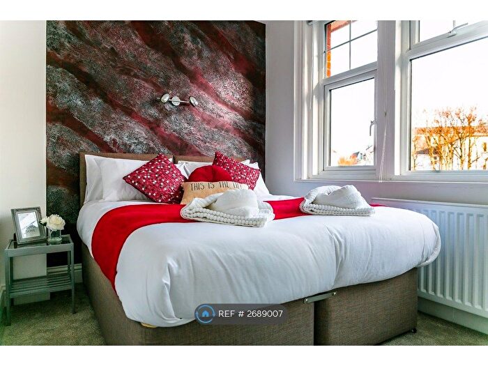 3 Bedroom Flat To Rent In South Cliff Avenue, Eastbourne, BN20