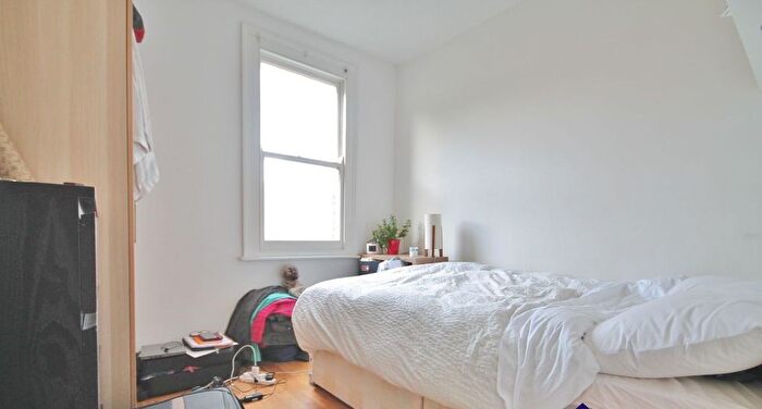 2 Bedroom Flat To Rent In Beresford Road, Haringey, London, N8
