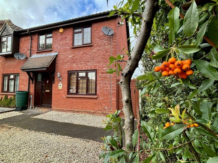 3 Bedroom End Of Terrace House To Rent In Lichfield Close, Chelmsford, CM1