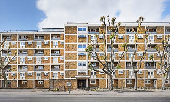 2 Bedroom Flat For Sale In Donegal House, Cambridge Heath Road, E1