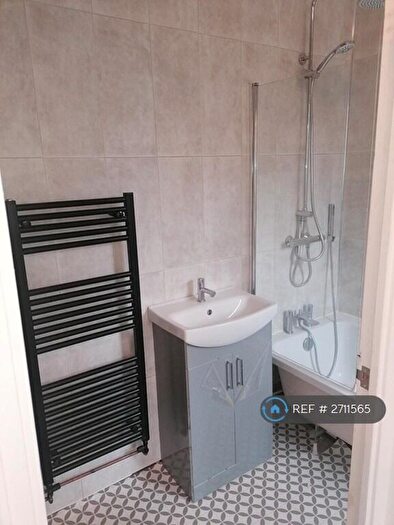 3 Bedroom Semi Detached House To Rent In Kings Road, Barnsley, S72