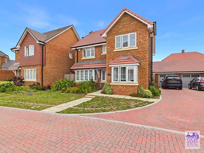 4 Bedroom Detached House For Sale In Walnut Tree Grove, Hoo, Rochester, ME3