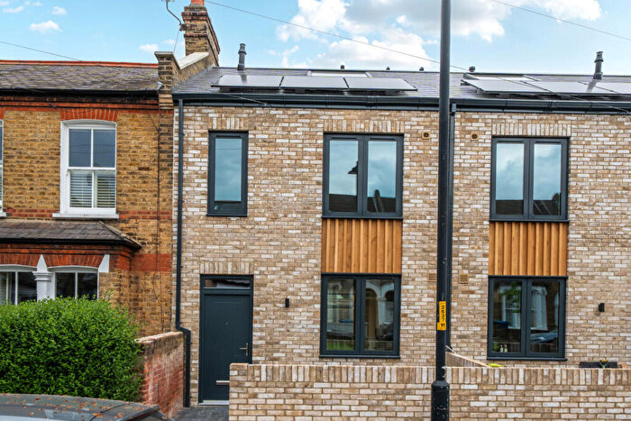 3 Bedroom Property For Sale In Pellatt Road, London, SE22