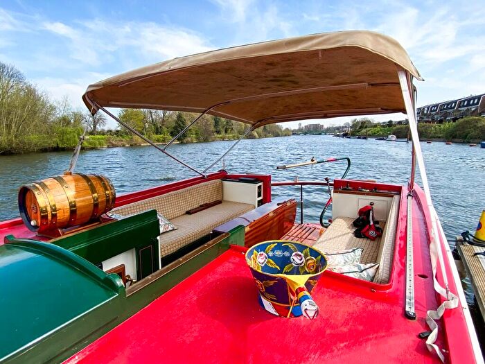 2 Bedroom House Boat For Sale In Ferry Road, Surbiton, Surrey, KT7