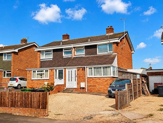 3 Bedroom Semi Detached House For Sale In Lakeside Drive, Lydney, GL15
