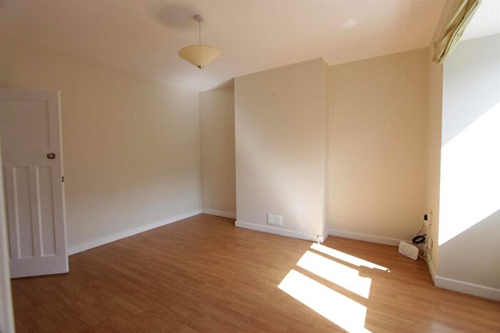 3 Bedroom Semi-Detached House To Rent In Rosedale Gardens, Sheffield, S11