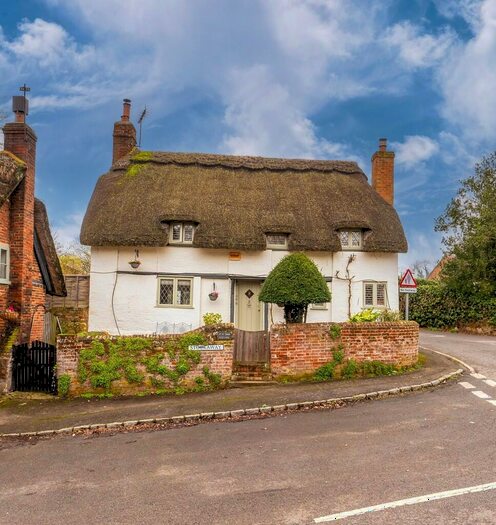 3 Bedroom Cottage For Sale In Yew Tree Cottage, Weedon, HP22