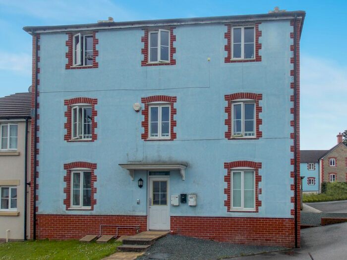 2 Bedroom Flat To Rent In First Floor Flat, Launceston, Cornwall, PL15