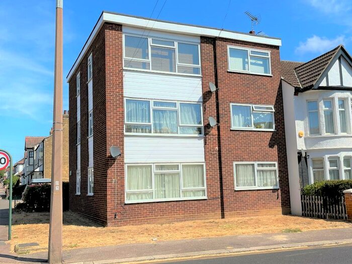 1 Bedroom Flat To Rent In Glendale Gardens, Leigh-On-Sea, Essex, SS9
