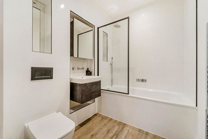 2 Bedroom Apartment To Rent In Horlicks Quarter, Slough, London, SL1
