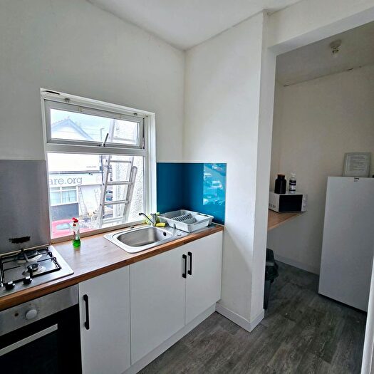 5 Bedroom Detached House To Rent In Radford Road, Coventry, CV6