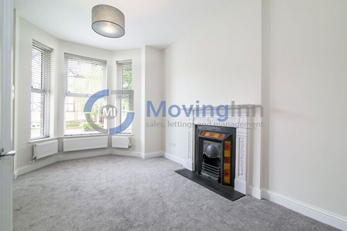 2 Bedroom Flat To Rent In Birdhurst Road, South Croydon, Surrey, CR2