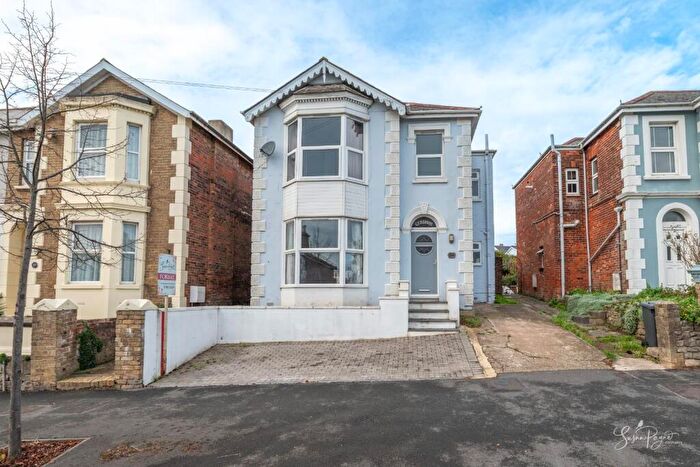 4 Bedroom Detached House For Sale In Swanmore Road, Ryde, PO33