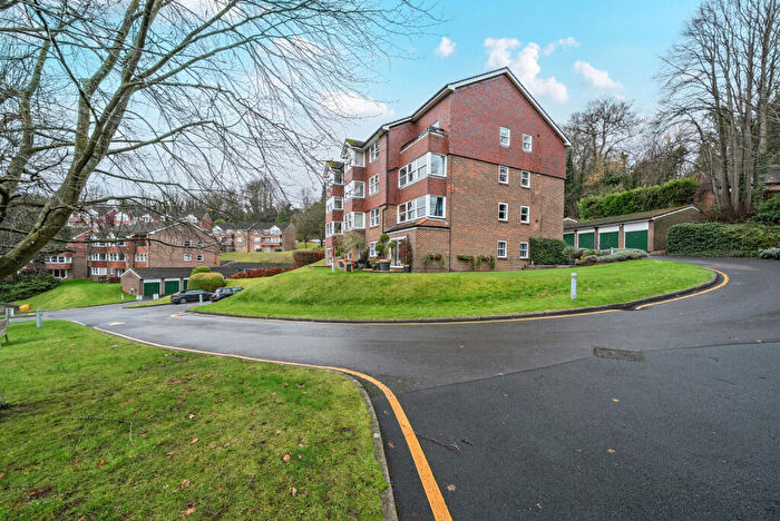 2 Bedroom Flat For Sale In Rookwood Court, Guildford, GU2
