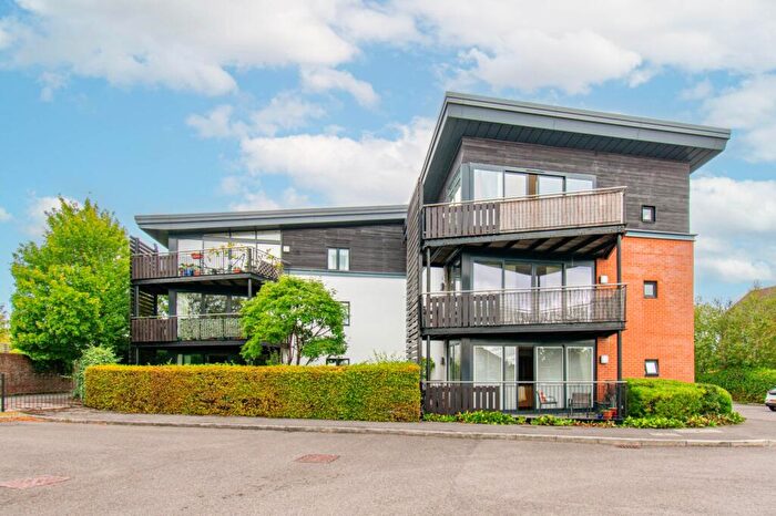 2 Bedroom Apartment For Sale In Maplespeen Court, Newbury, Berkshire, RG14