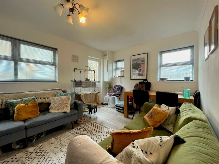 3 Bedroom Apartment To Rent In Rectory Road, Stoke Newington, N16