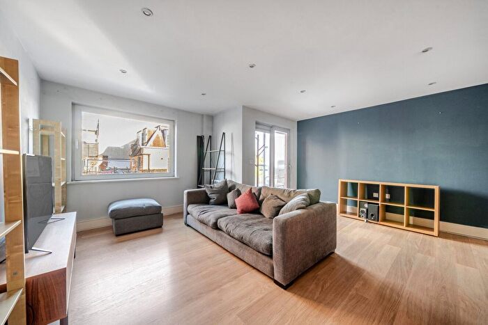 2 Bedroom Flat For Sale In Willow Way, London, SE26