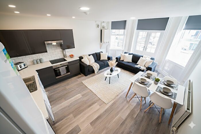 4 Bedroom Apartment To Rent In Broomhall Street, Sheffield, S3