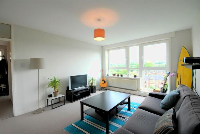 2 Bedroom Flat To Rent In Lanercost Close, London, SW2