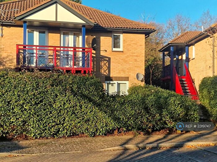 2 Bedroom Flat To Rent In Pomander Crescent, Walnut Tree, Milton Keynes, MK7