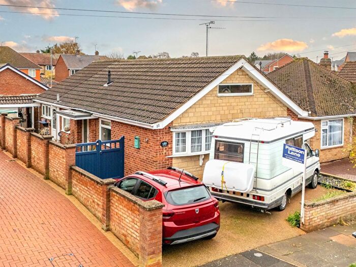 2 Bedroom Detached Bungalow For Sale In Byron Road, Kettering, NN16