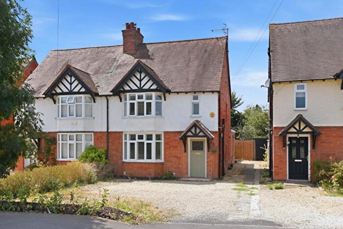 3 Bedroom Semi Detached House For Sale In Hathaway Lane, Stratford-upon-Avon, CV37
