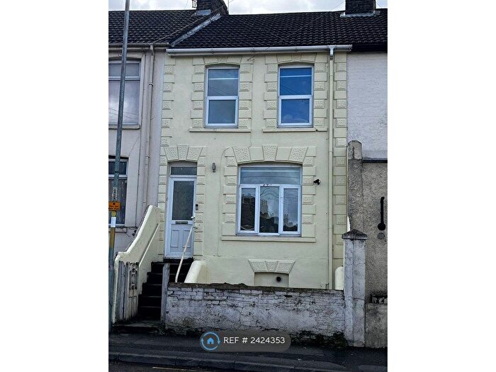 3 Bedroom Terraced House To Rent In Canterbury Street, Gillingham, ME7