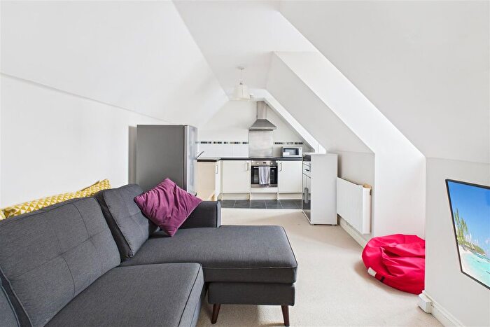 2 Bedroom Flat For Sale In Exmoor Street, Bedminster, BS3