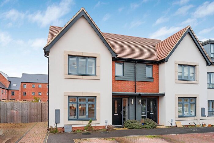 3 Bedroom Semi Detached House For Sale In Dalesbred Grove, Whitehouse, MK8