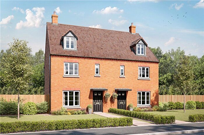 4 Bedroom Semi-Detached House For Sale In Mitclafe Way, Banbury, Oxfordshire, OX16