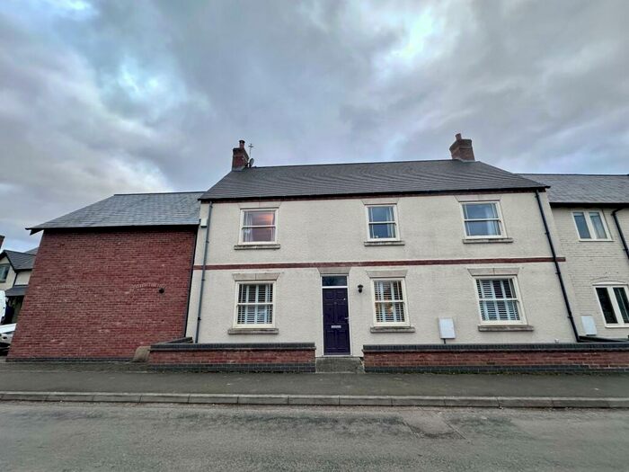 4 Bedroom Semi-Detached House To Rent In Long Street, Belton, LE12