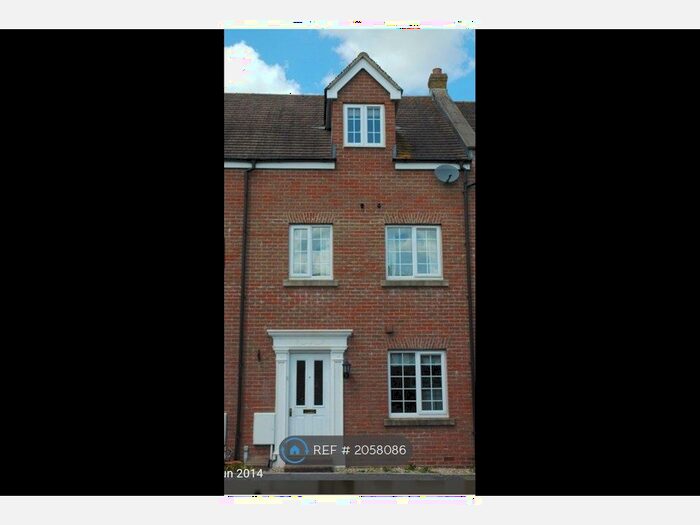 3 Bedroom Terraced House To Rent In Cerne Avenue, Gillingham, SP8