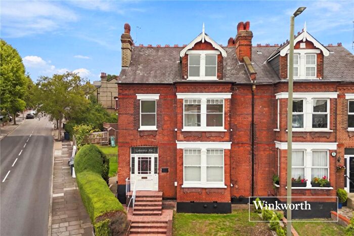 2 Bedroom Apartment For Sale In Regents Park Road, Finchley, London, N3
