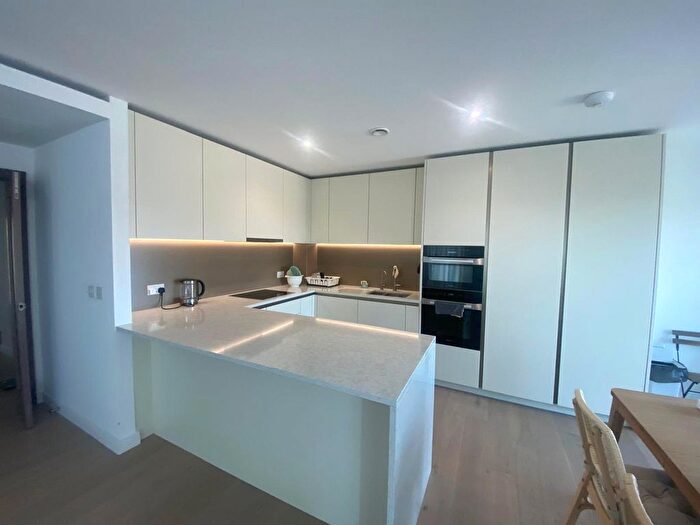 3 Bedroom Flat To Rent In Parrs Way, London, W6