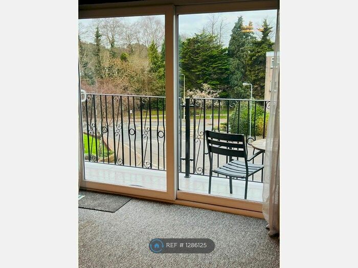 2 Bedroom Flat To Rent In Fairoak Court, Cardiff CF23