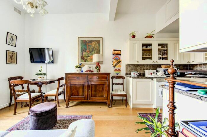 1 Bedroom Flat For Sale In Eardley Crescent, Earls Court, London, SW5