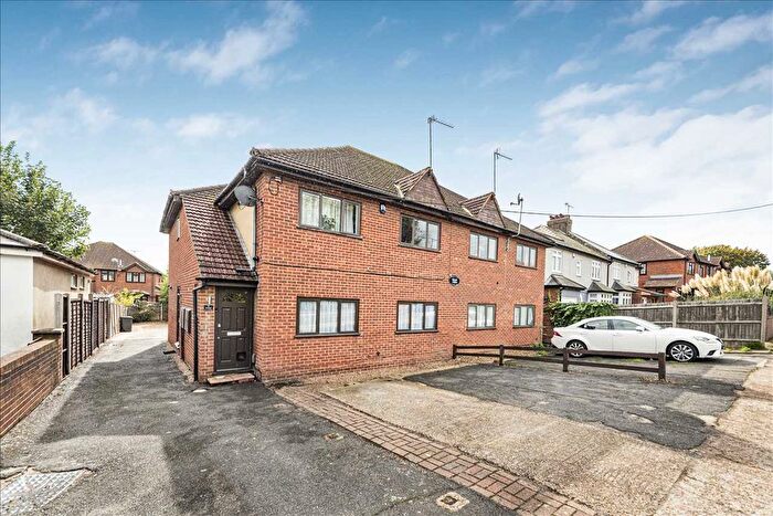 2 Bedroom Flat To Rent In Willow Court, - Heath Lane, Dartford, DA1